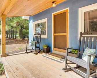 Relax and Work Scenic Greer Cottage with Office Setup - Greer - Patio