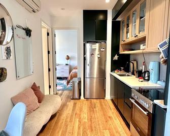 Beautiful two bedroom in heart of Greenpoint! - بروكلين - مطبخ