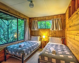 Beachcroft - Freycinet Holiday Houses - Coles Bay - Bedroom