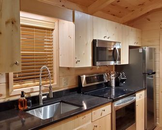 Modern Tiny Home Cabin w/ Hot Tub next to Titus Mtn Ski & Malone Golf Club - Malone - Kitchen