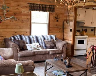 3 Bedroom Cabin, newly renovated. - Boone - Living room