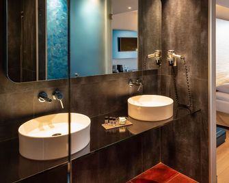 Essence Hotel - Ioanina - Baño