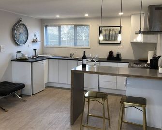 Self contained Studio walking distance to Mission Estate - Napier - Kitchen