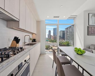 Level - Fulton market Spacious 3 bedroom 2 baths with luxury kitchen and balcony - Chicago - Cocina