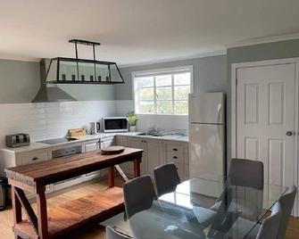 3 Bedroom Holiday house - Halls Gap - Kitchen