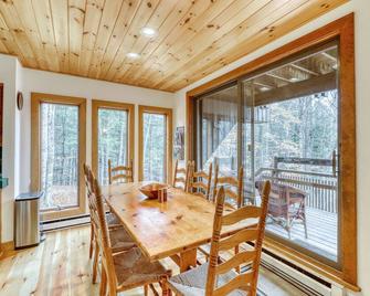 Sunny Mountainside Chalet - Plymouth - Dining room