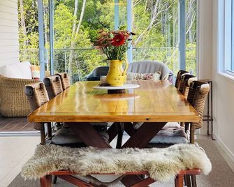 Paihia Treetops Retreat - Charming, Private 3 Bedroom home - Paihia - Essbereich