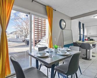 New! King Bed, Mins To Dwntwn, Living Room Suite, Lrg Groups - Providence - Essbereich