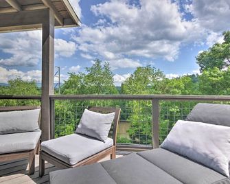 Modern Asheville Greenway Residence with 2 Decks! - Asheville - Μπαλκόνι