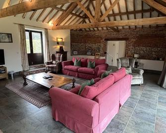 Beautifully converted barn in absolutely stunning, quiet, rural location. - Melton Constable - Sala de estar