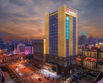 Echarm Hotel Jinan Railway Station Daming Lake - Ťi-nan - Budova