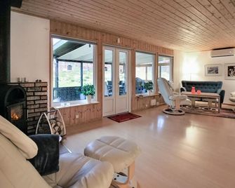 3 Bedroom Lovely Home In Åsljunga - 아슬룽가 - 거실