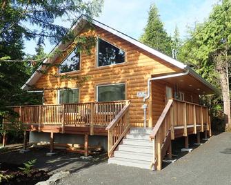 Wild Wolf Alaska Cabin - Gorgeous Property - Ketchikan - Building