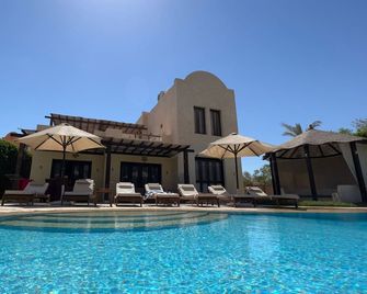 Extremely private villa with own pool (heating optional) - sleeps up to 7 - El Gouna - Bazén