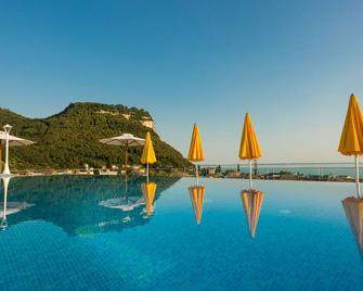 Sky Pool Hotel Sole Garda - Garda - Pool