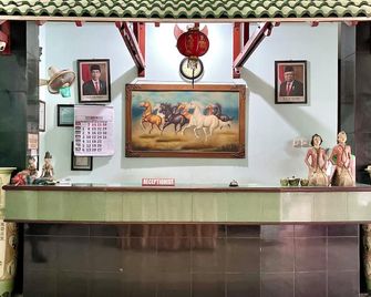 Hotel Tirtonadi Permai - Solo - Recepção