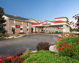 Ramada by Wyndham Wisconsin Dells - Wisconsin Dells - Building
