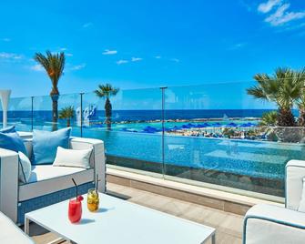 Mare Ayia Napa - איה נאפה - מרפסת