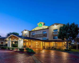 La Quinta Inn & Suites by Wyndham Irvine Spectrum - Irvine - Building