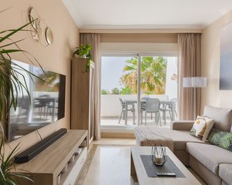 Calanova - Magnificent Apartment With Shared Pool And Free Wifi - Mijas - Salon