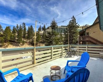 Lovely Loft w/ Views | Walk to Heavenly | Sleeps 4 - Stateline - Balkon