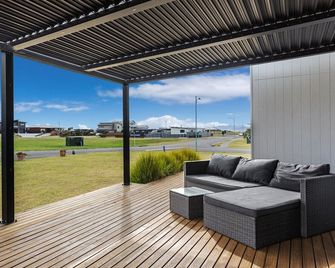 Kukumoa At the Beach - Opotiki - Balcón