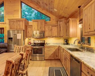 Bear Paw Lodge Center Of Nature@god's Creation#campfire+fun&trails - Milroy - Cocina