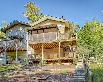 Lake-View Townhome with Decks, Screened Porch and Shared Tennis - Dogs OK - Ellijay - Building