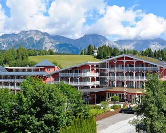 Das Hotel Eden - Das Aktiv- & Wohlfühlhotel in Tirol auf 1200m Höhe - זיפלד - בניין