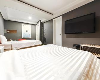 Hotel Biz Jongro Insadong - Seúl