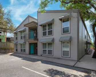 Downtown Free Parking Fully Equipped Kitchen - Austin - Building