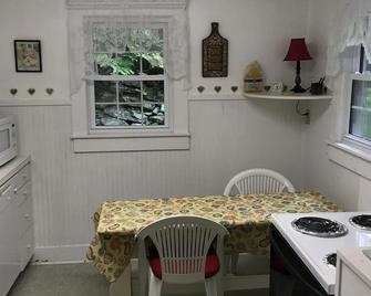 Historic Montreat Respite House - Black Mountain - Dining room