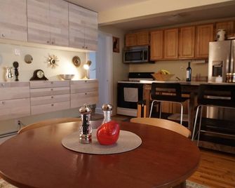 Brooklyn, Garden, Spacious, Great Location, 1 stop to Manhattan - Brooklyn - Cocina