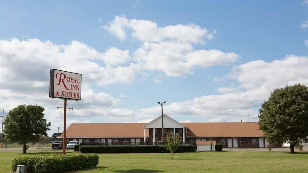 Royal Inn & Suites