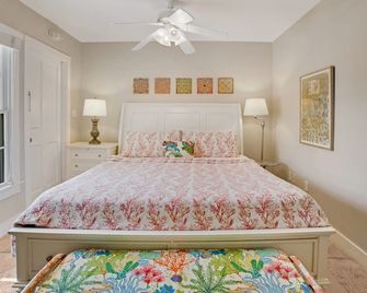 The Mellow Macaw by Last Key Realty - Key West - Bedroom