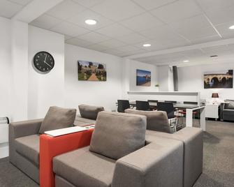Days Inn by Wyndham Watford Gap - นอร์ทแธมป์ตัน - เลานจ์