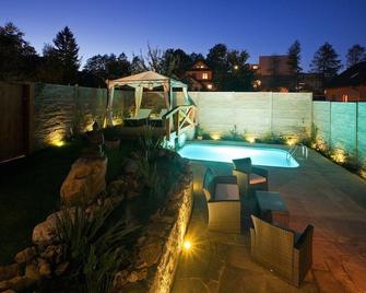 Pytloun Wellness Travel Hotel - ליברץ - בריכה