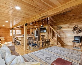 French Creek Retreat. Dock, Deck & Game Bunkhouse. Sleeps 10 - Clayton - Sala de estar