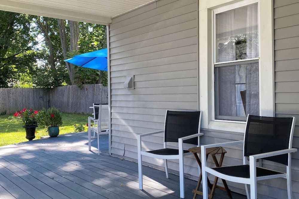 The Manor, Mid-Town - קינגסטון - פטיו