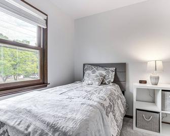 11 Mi to Dtwn Columbus Peaceful Townhome with Yard! - Worthington - Bedroom