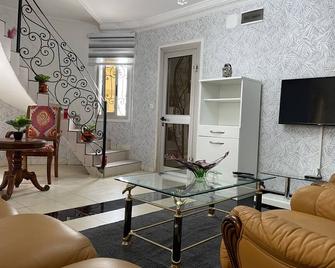 Peace Guest House - Yaoundé - Living room