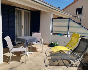 Apartmani Pavicic-Ivelja - Stari Grad - Balkon