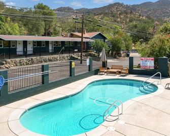 The Moro | Sequoia Motel Rm3 - Three Rivers - Pool