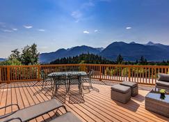 Beautiful Unique One of A Kind Glacier View Home - Squamish - Balcony