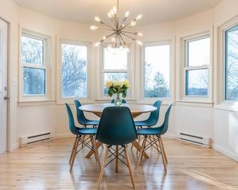 Stylish Hudson Valley Home, 5 Minutes To Hudson - Hudson - Dining room