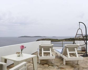 Villa Fiamegou Andros - Batsi - Balcón