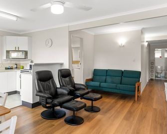 Ocean Palms - 3-1 Heath Street - Evans Head - Living room