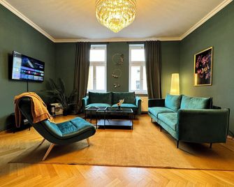 Rebelrents / Design Apartment Nahe Hauptbahnhof und City. Familienfreundlich! - Halle (Saale) - Wohnzimmer