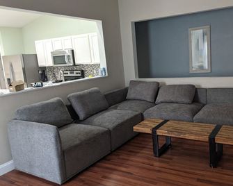 The Retreat - Yulee - Living room