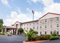 Ramada by Wyndham Sellersburg/Louisville North - Sellersburg - Gebouw
